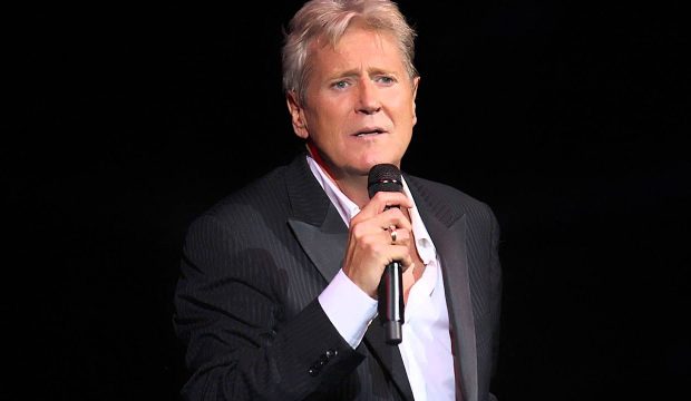 Joe Longthorne Singer